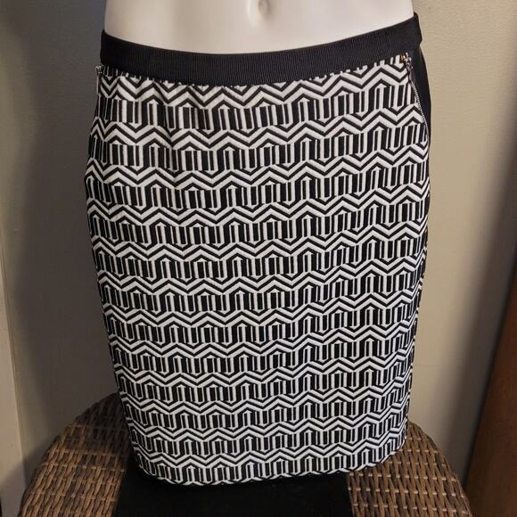 Raffaella Stretch Textured Pencil Skirt M Graphic Pull On Faux Leather Career - Picture 2 of 9